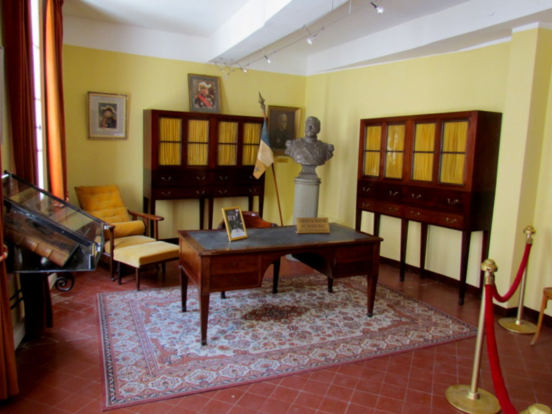 Le bureau et les objets conservés dans le musée Joffre.