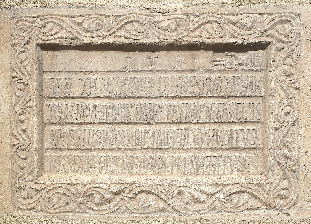 Sculpture romane au portail Sainte-Marie du Boulou, tradition du Maître de Cabestany