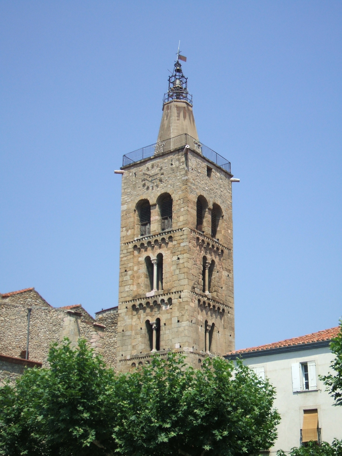 L'église Saint-Pierre, au cœur de la ville où se trouve l'Espace Martin Vivès.