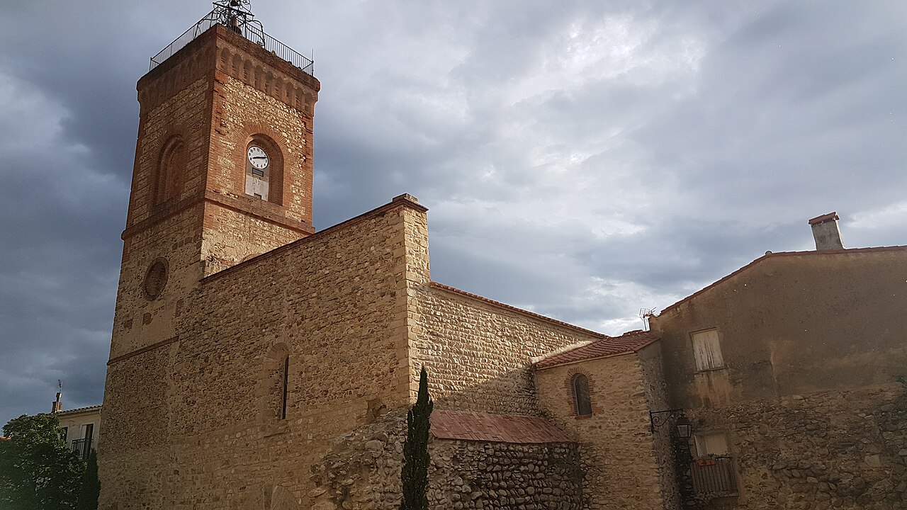 Église du village, patrimoine à visiter après les ateliers.