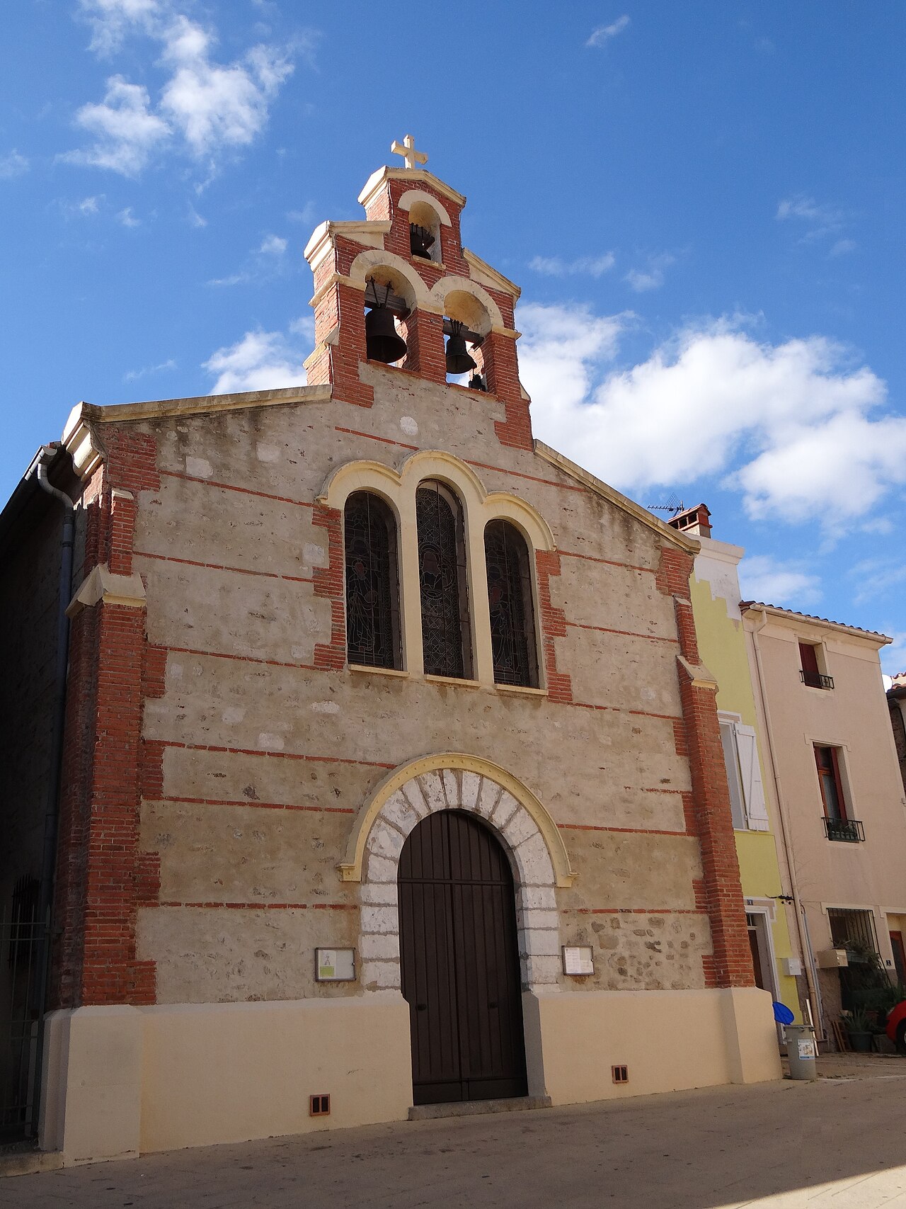 Église Sainte-Eulalie-et-Sainte-Julie, découverte complémentaire du village.