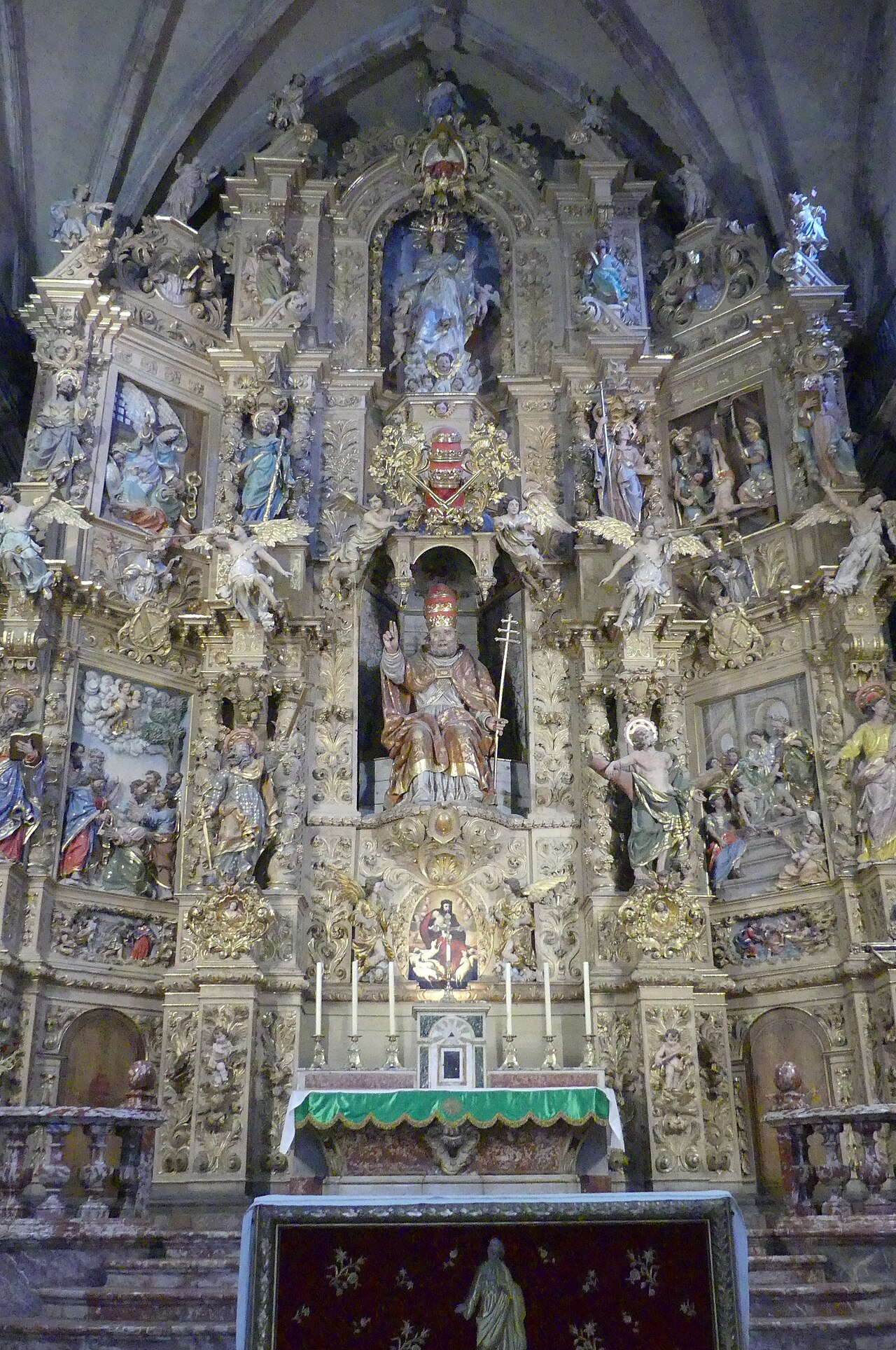Vue d’ensemble du retable baroque de Joseph Sunyer à Prades