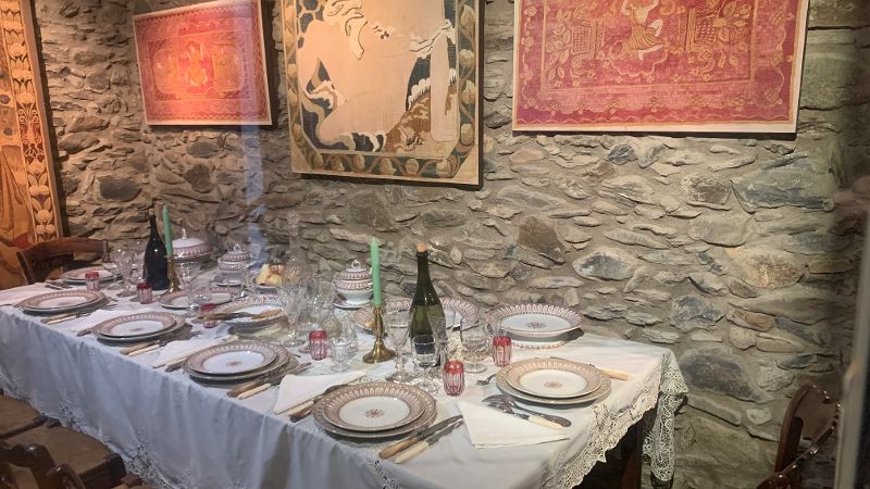 La salle à manger de la Métairie de Maillol, avec une tapisserie réalisée par l’artiste