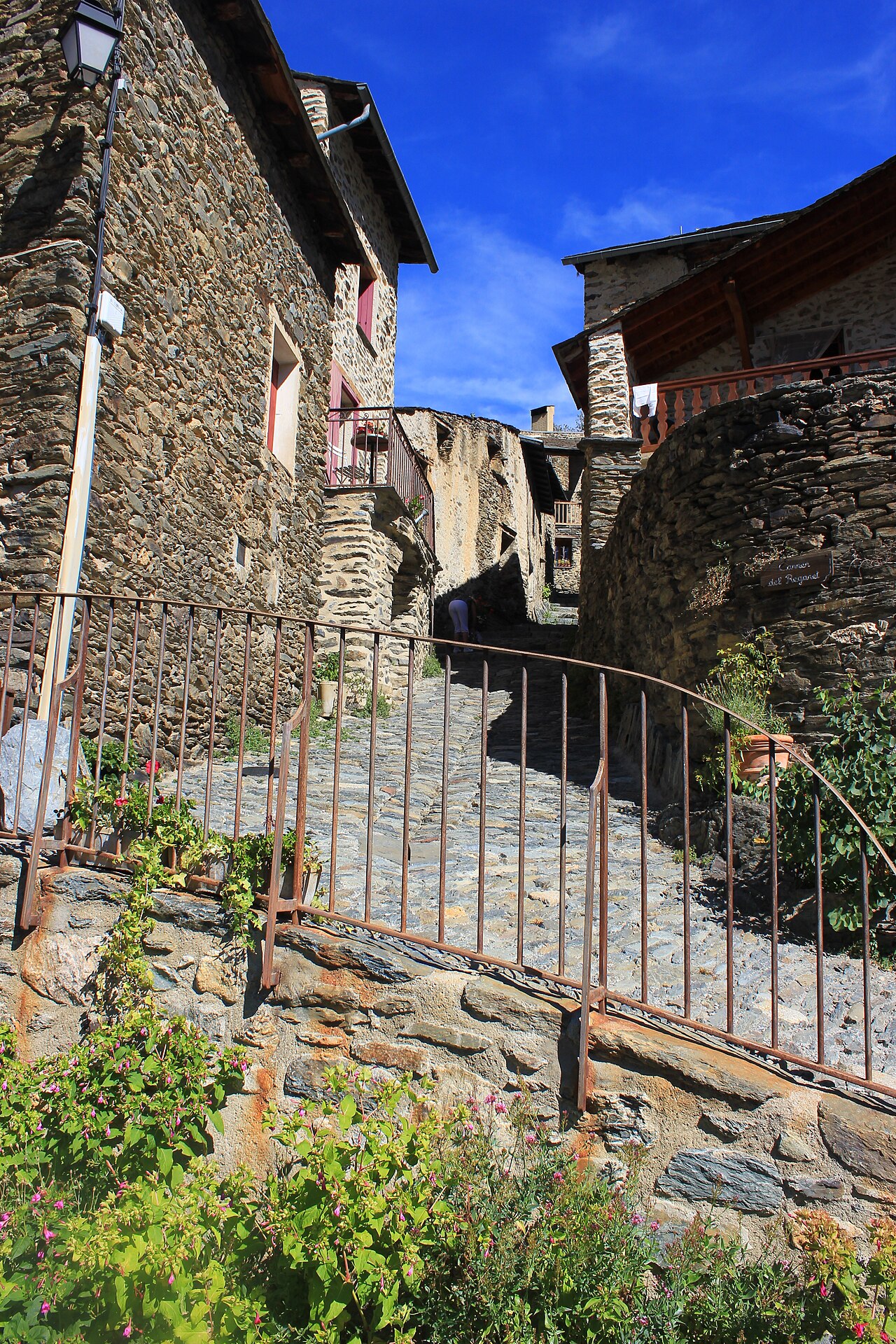 Une ruelle d’Évol ; photographie d’environnement, pas de l’intérieur du musée.