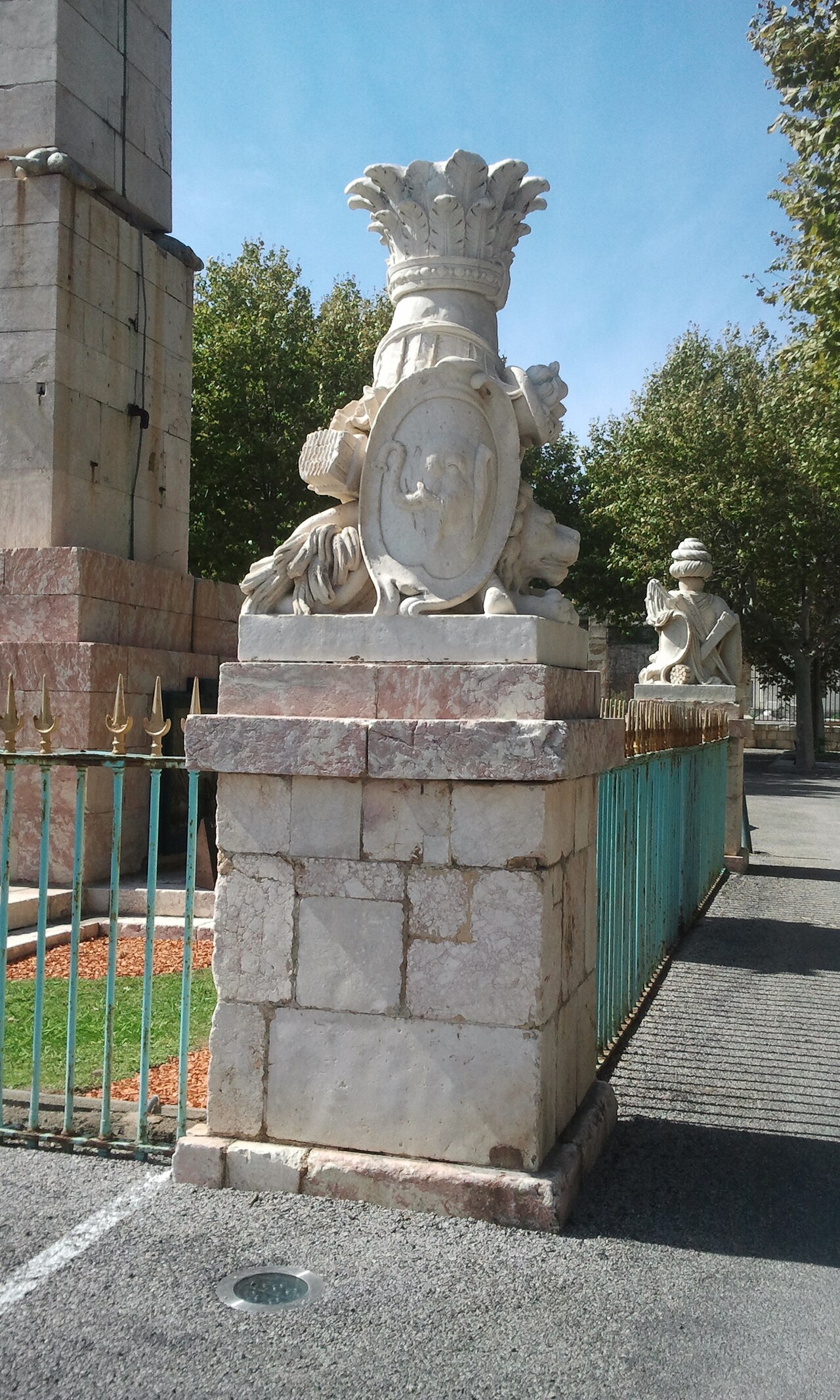Un des trophées allégoriques de l’Obélisque de Port-Vendres
