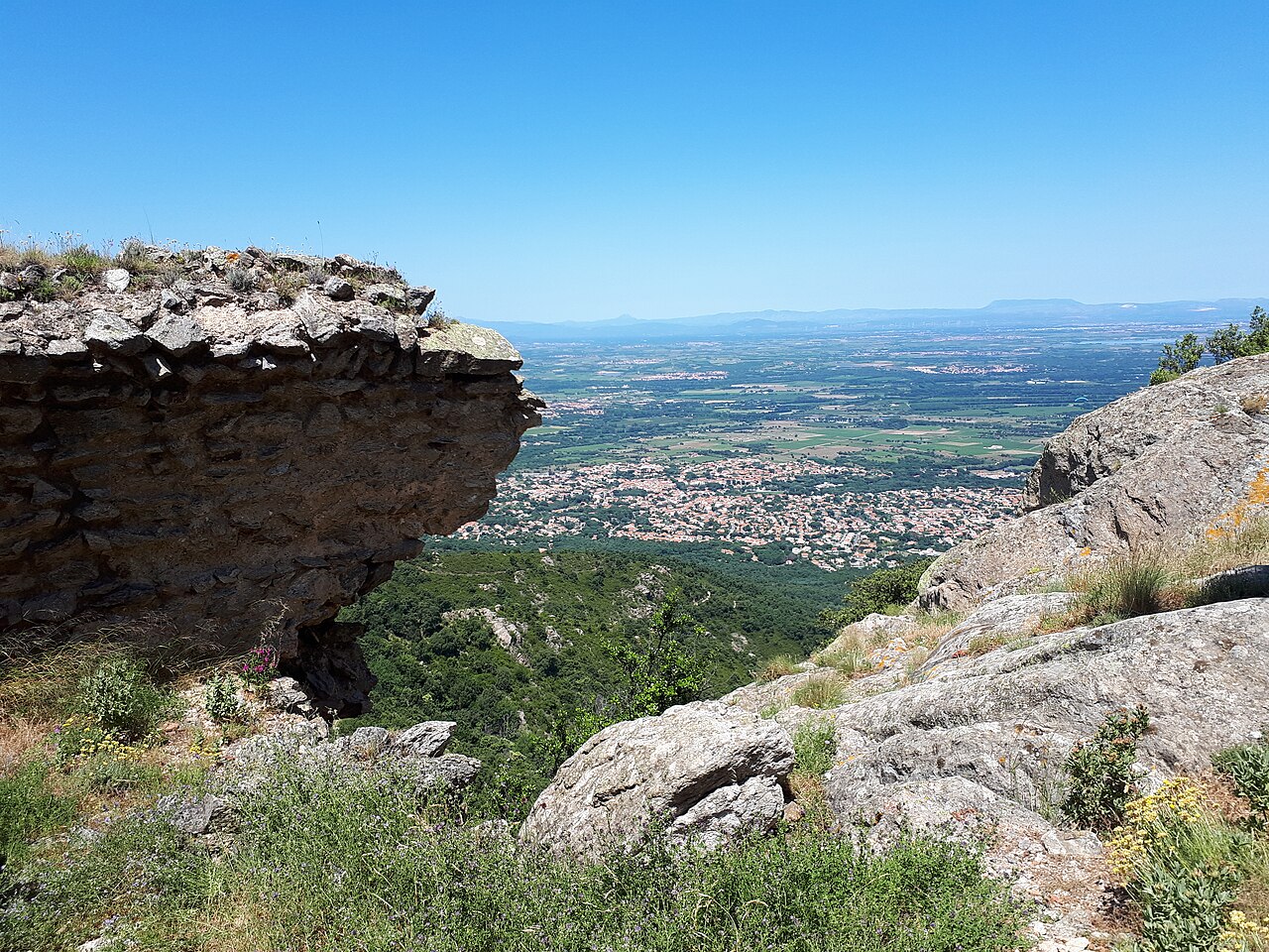 Panorama vers le village de Sorède depuis Ultrera
