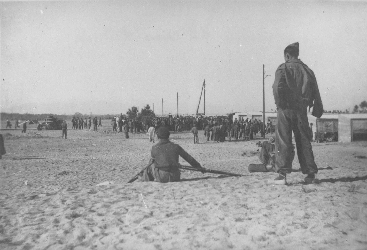 Photographie d'archives de 1939 montrant l'entrée du camp d'Argelès-sur-Mer