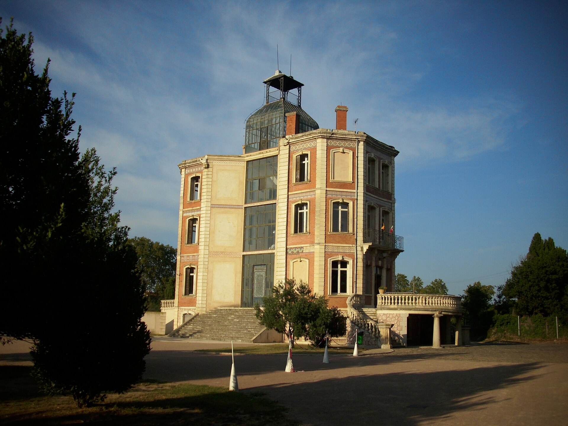 Château d’En Bardou, ancienne Maternité suisse d’Elne, façade Belle Époque