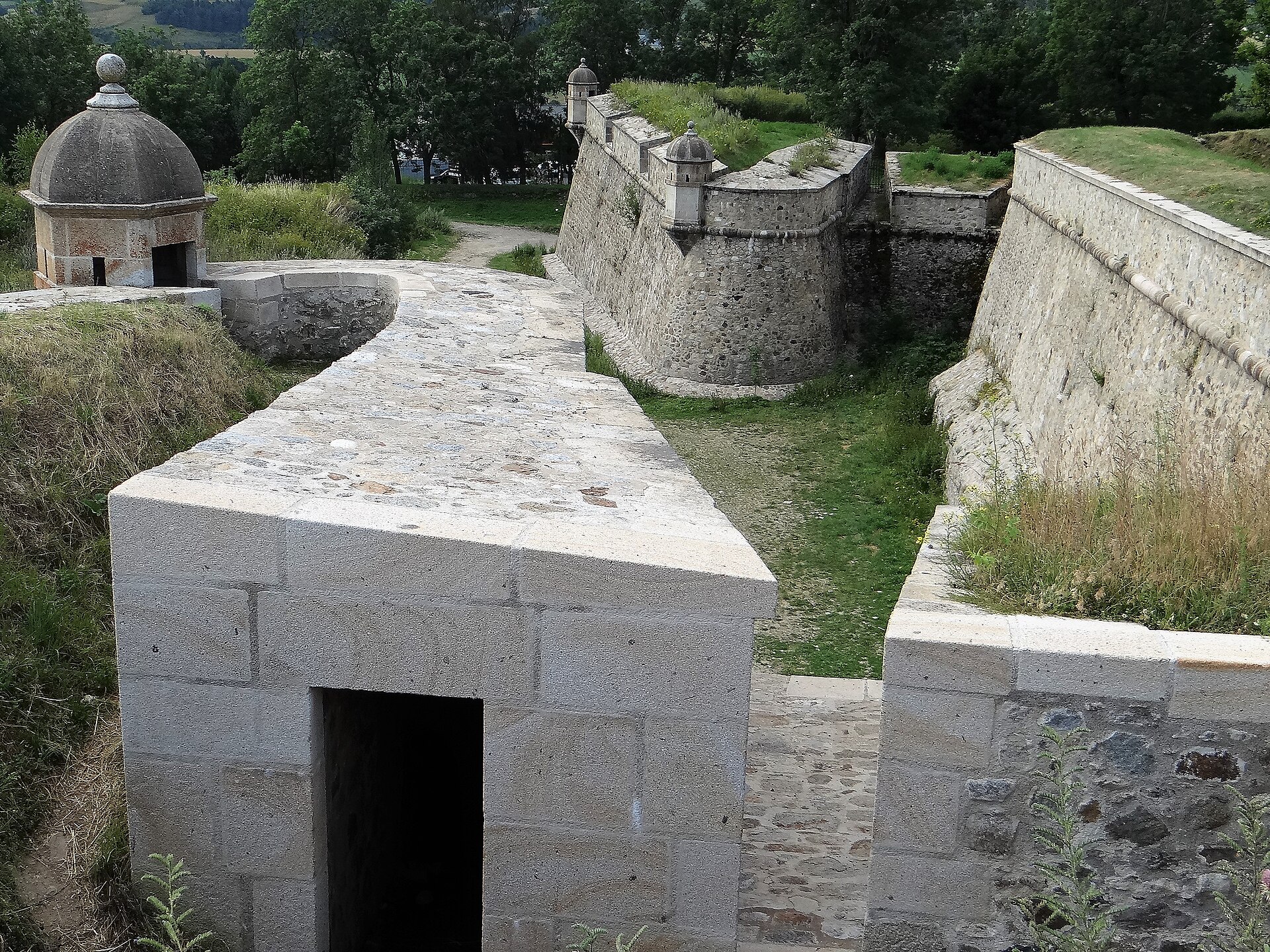 Bastions et échauguettes du système défensif de Mont-Louis