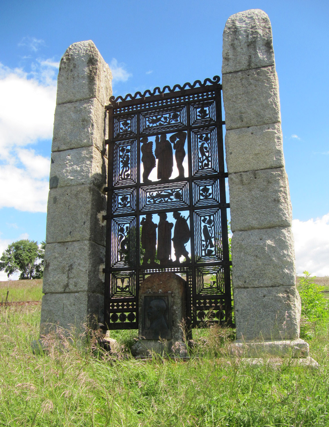 Monument commémoratif Jules Lax à Saillagouse, Porte de Cerdagne