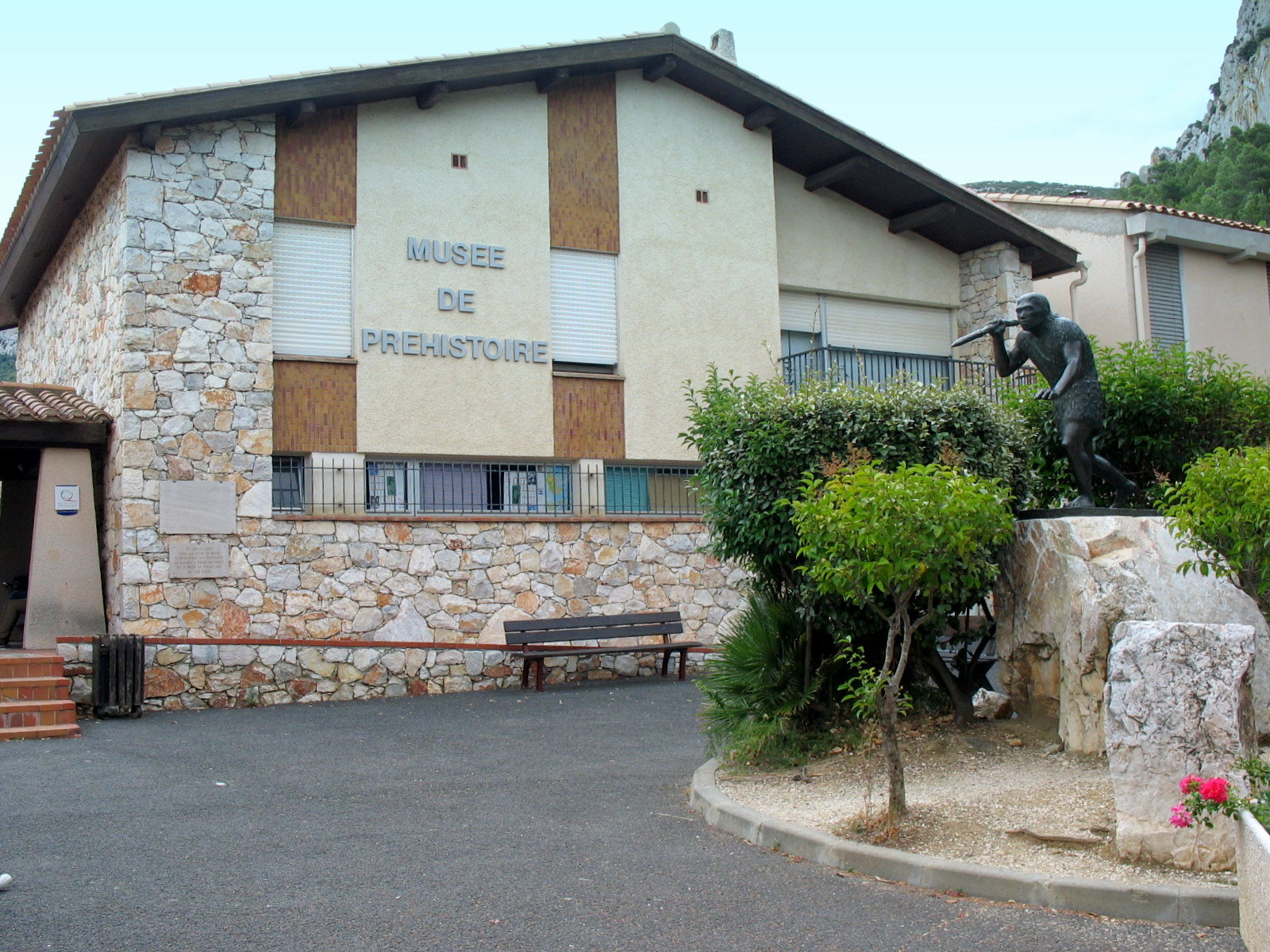 Façade du Musée de Préhistoire de Tautavel