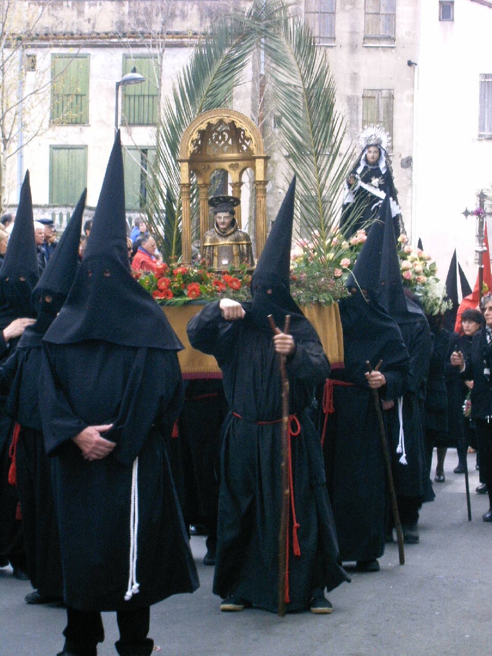Pénitents de la procession de la Sanch à Perpignan