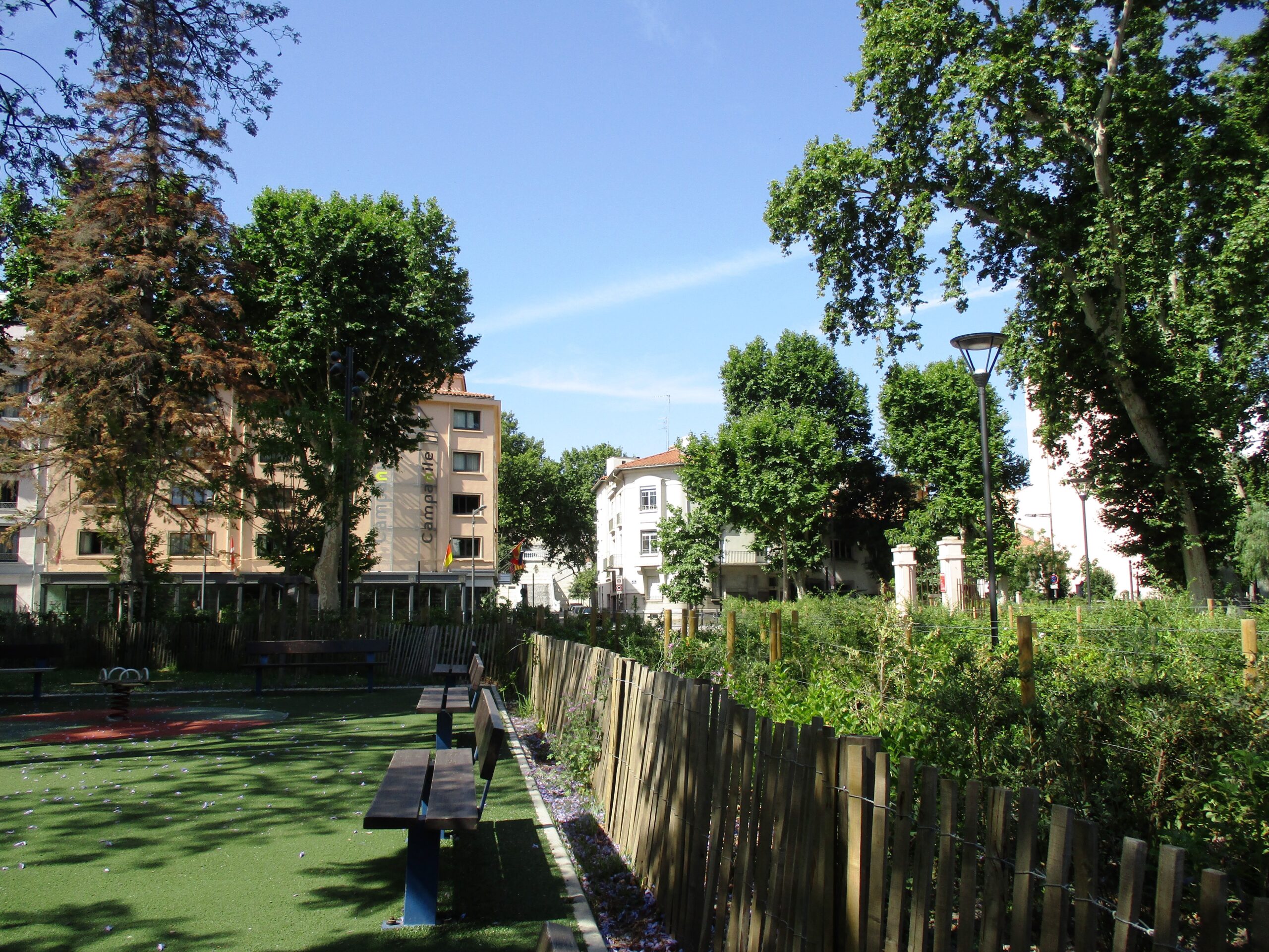 Allées et jeux du square Bir-Hakeim · Drong, CC BY-SA 4.0