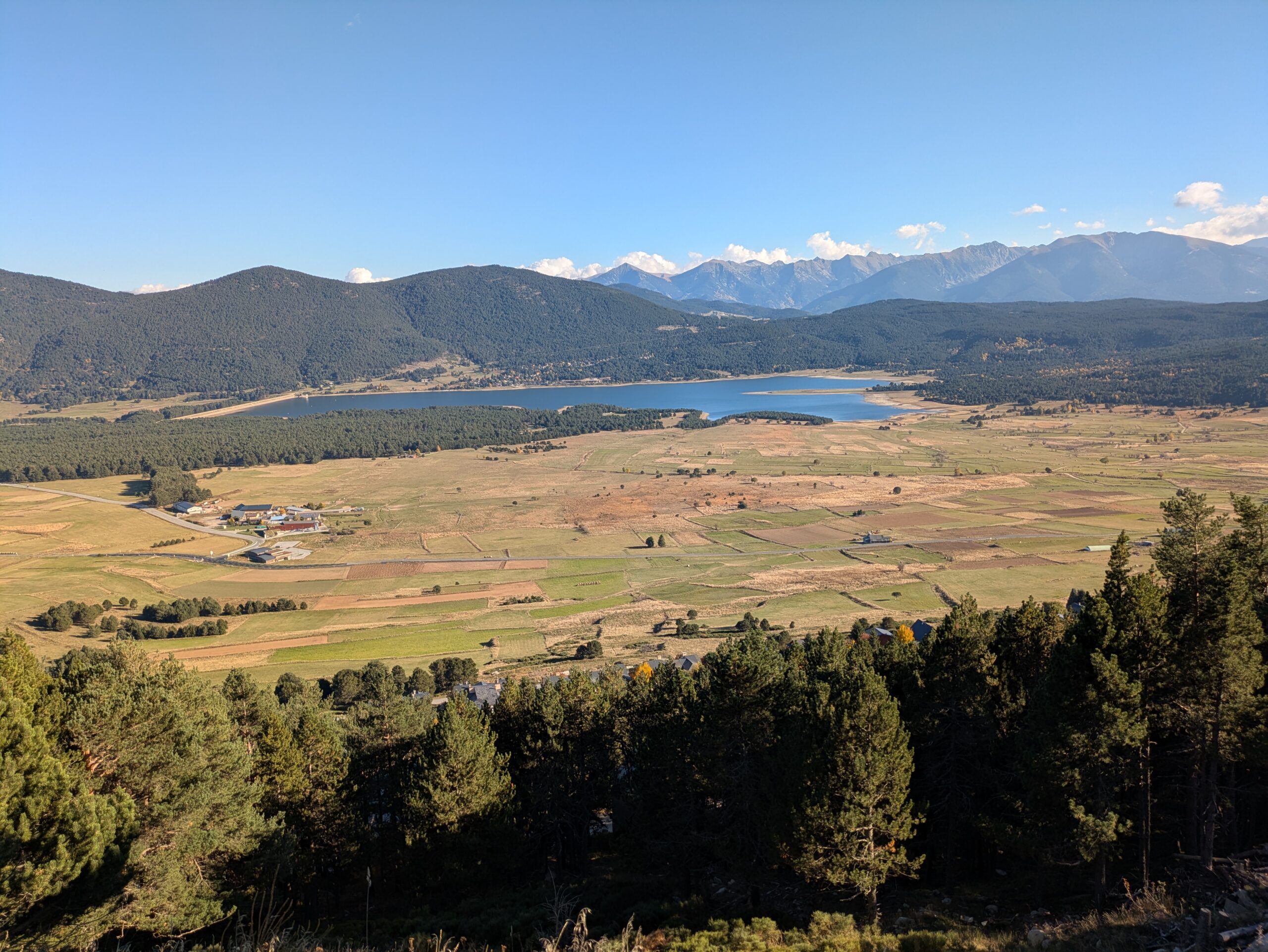 Lac de Matemale vu des hauteurs des Angles · Alan Mattingly, 2025, CC BY-SA 4.0