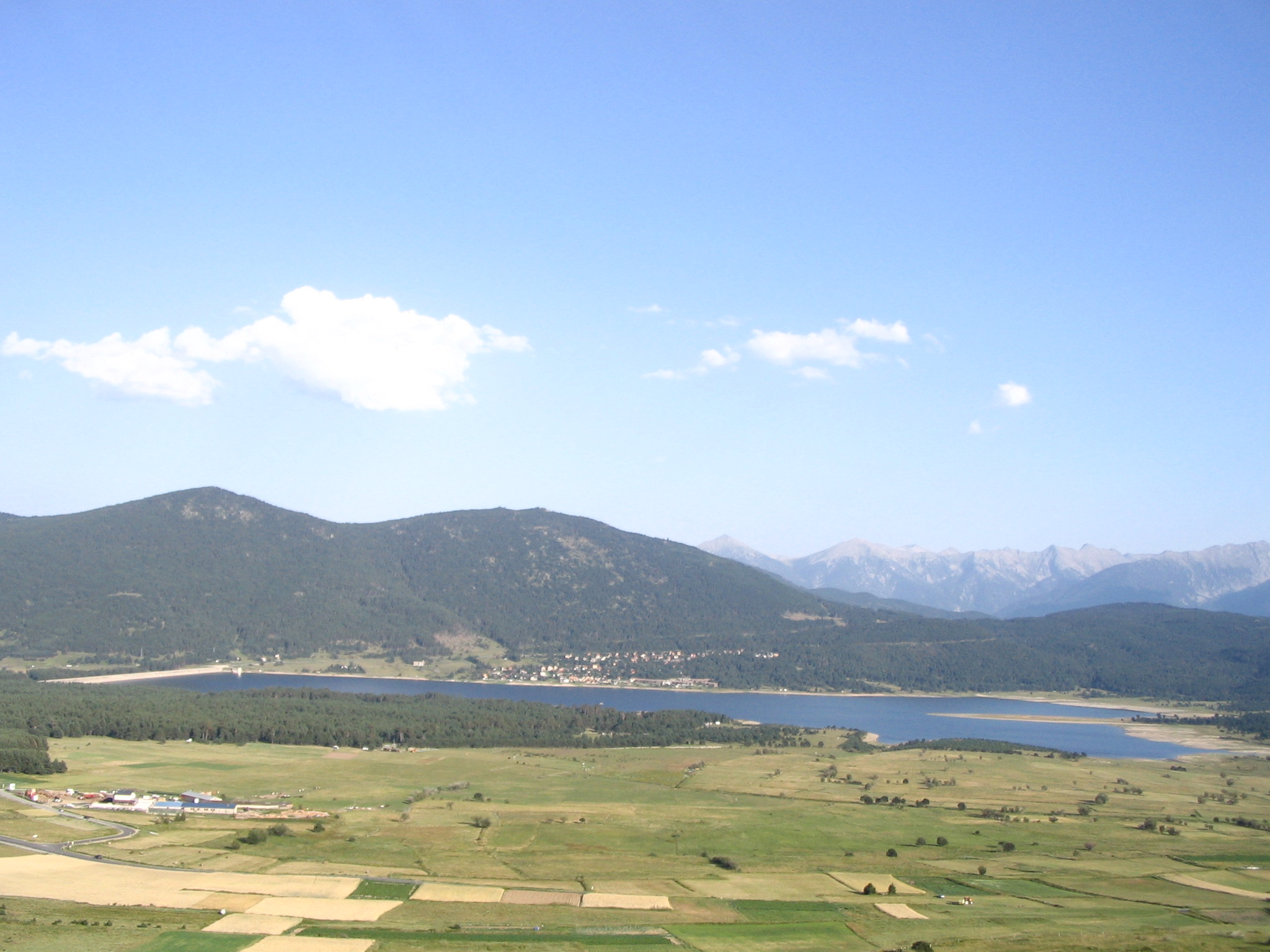 Lac de Matemale depuis Les Angles · Guillaume Conan, CC BY-SA 2.5