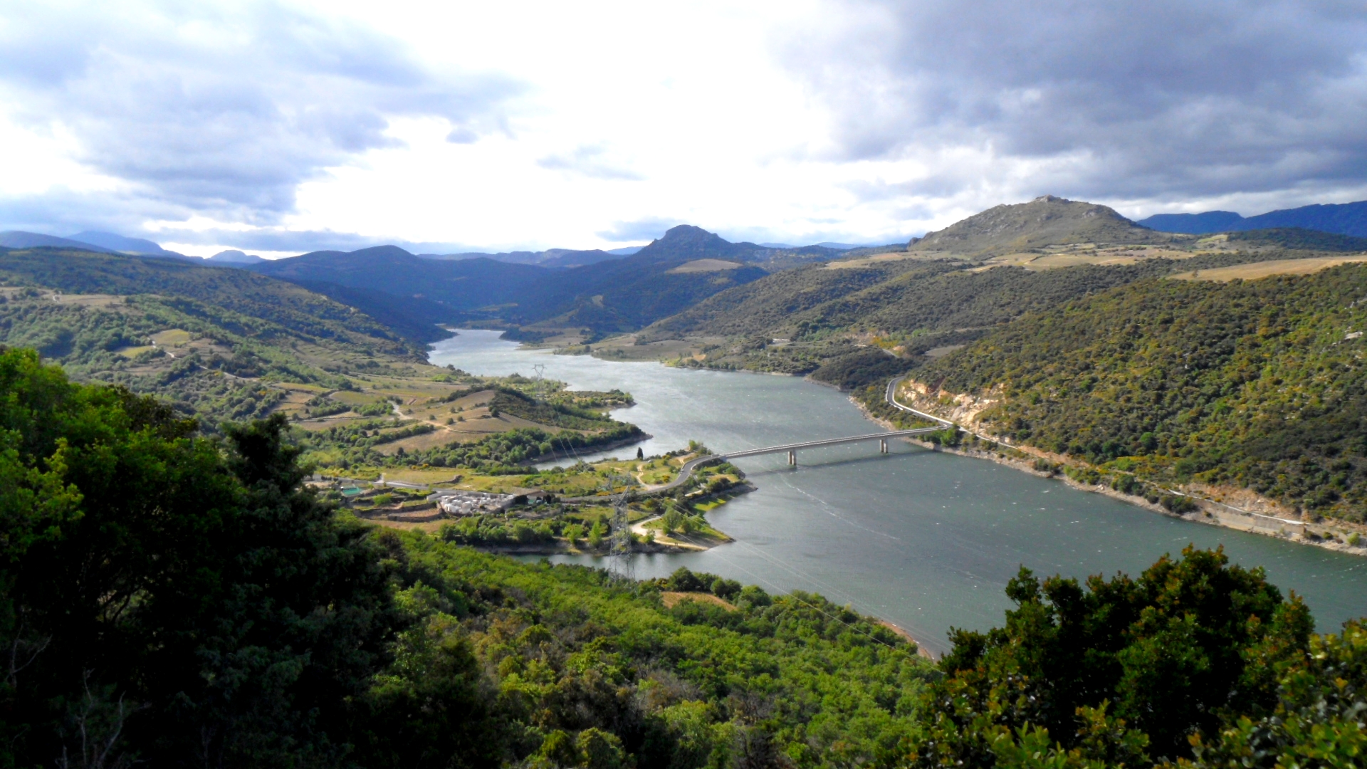 Lac de Caramany et coteaux de la vallée de l’Agly