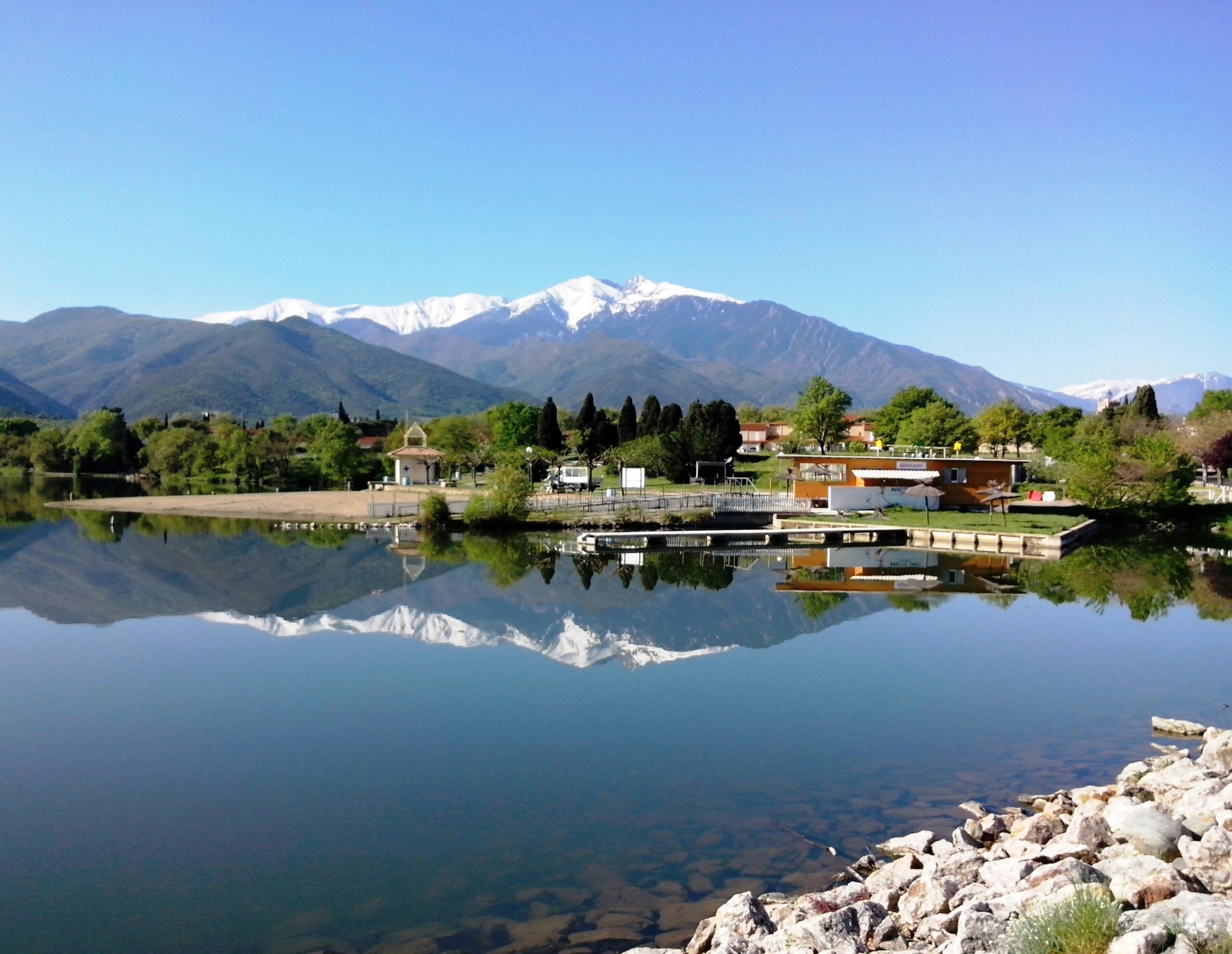 Lac des Escoumes et Canigou · Alan Mattingly, 2017, CC BY-SA 4.0