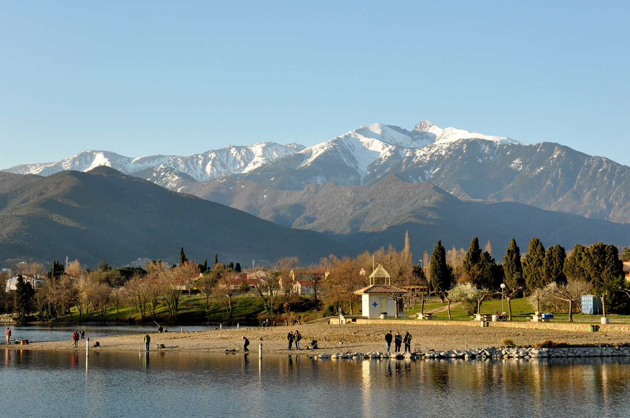 Le lac des Escoumes au pied du Canigou · Robert66, domaine public