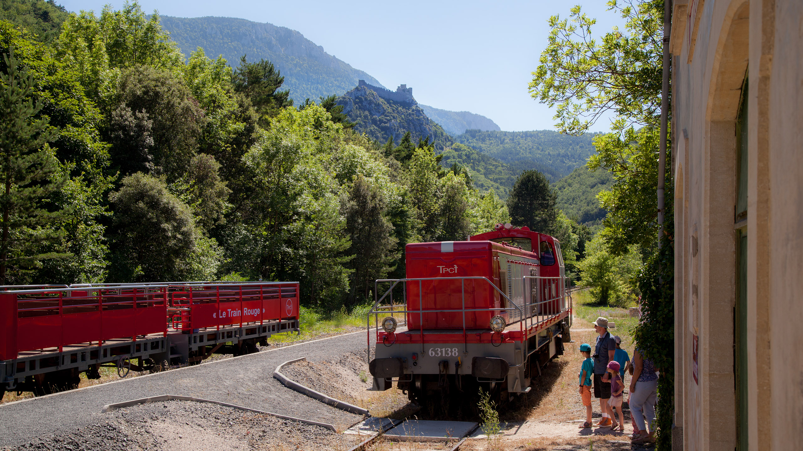 Train Rouge en gare de Lapradelle · Jcb-caz-11, CC BY-SA 4.0.