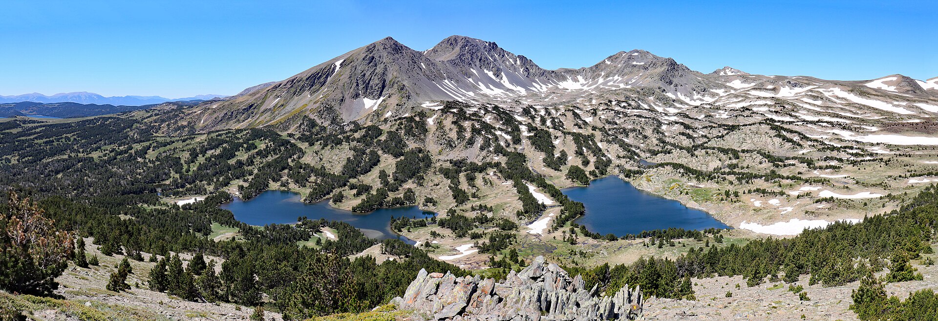 Panorama des lacs des Camporells