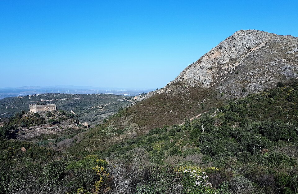 Château de Castelnou dominant les Aspres