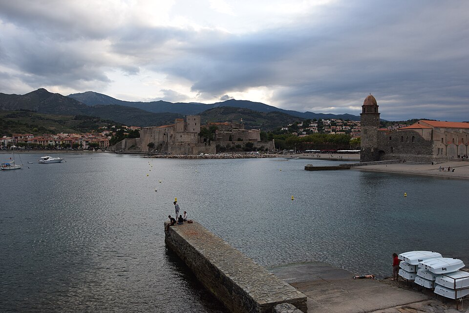 Vue de la baie de Collioure et du château