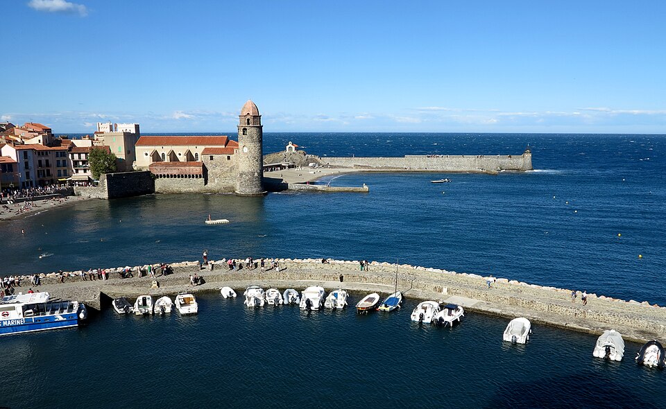 Port de Collioure, église et baie · médiathèque 66 & Vous