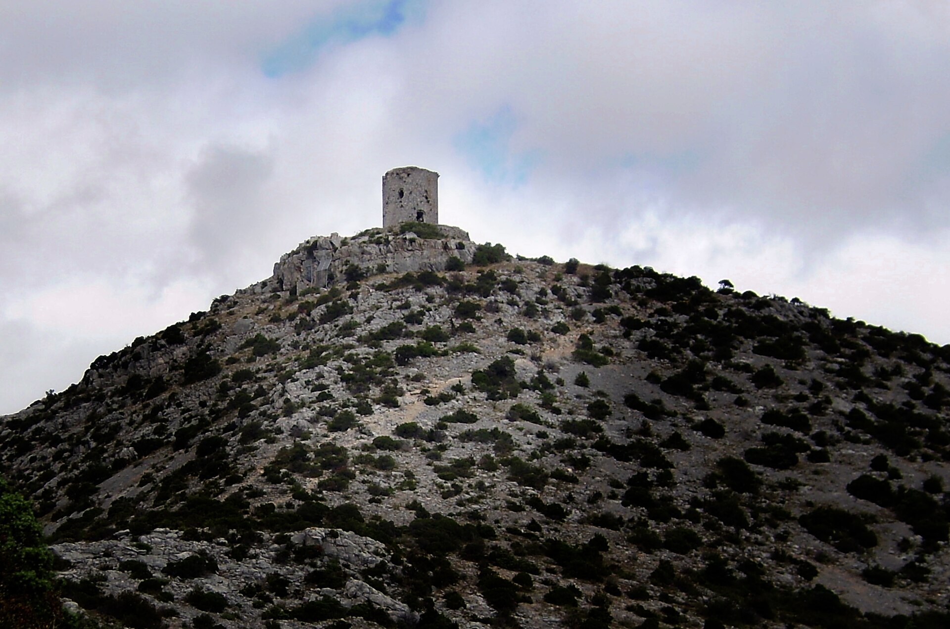 La tour del Far sur sa crête