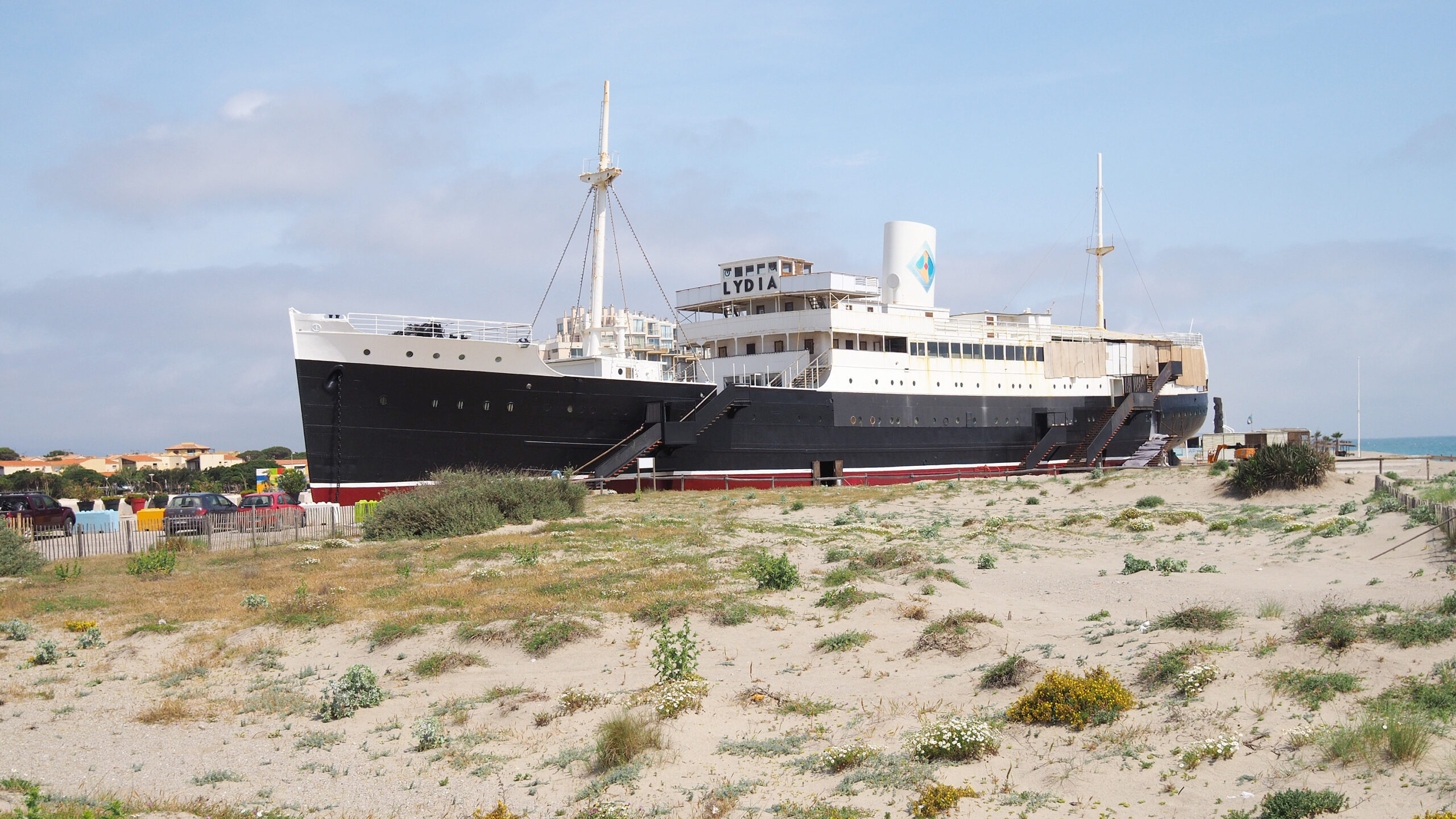 Le Lydia sur le sable du Barcarès · BlueBreezeWiki, 2019 · CC BY-SA 3.0