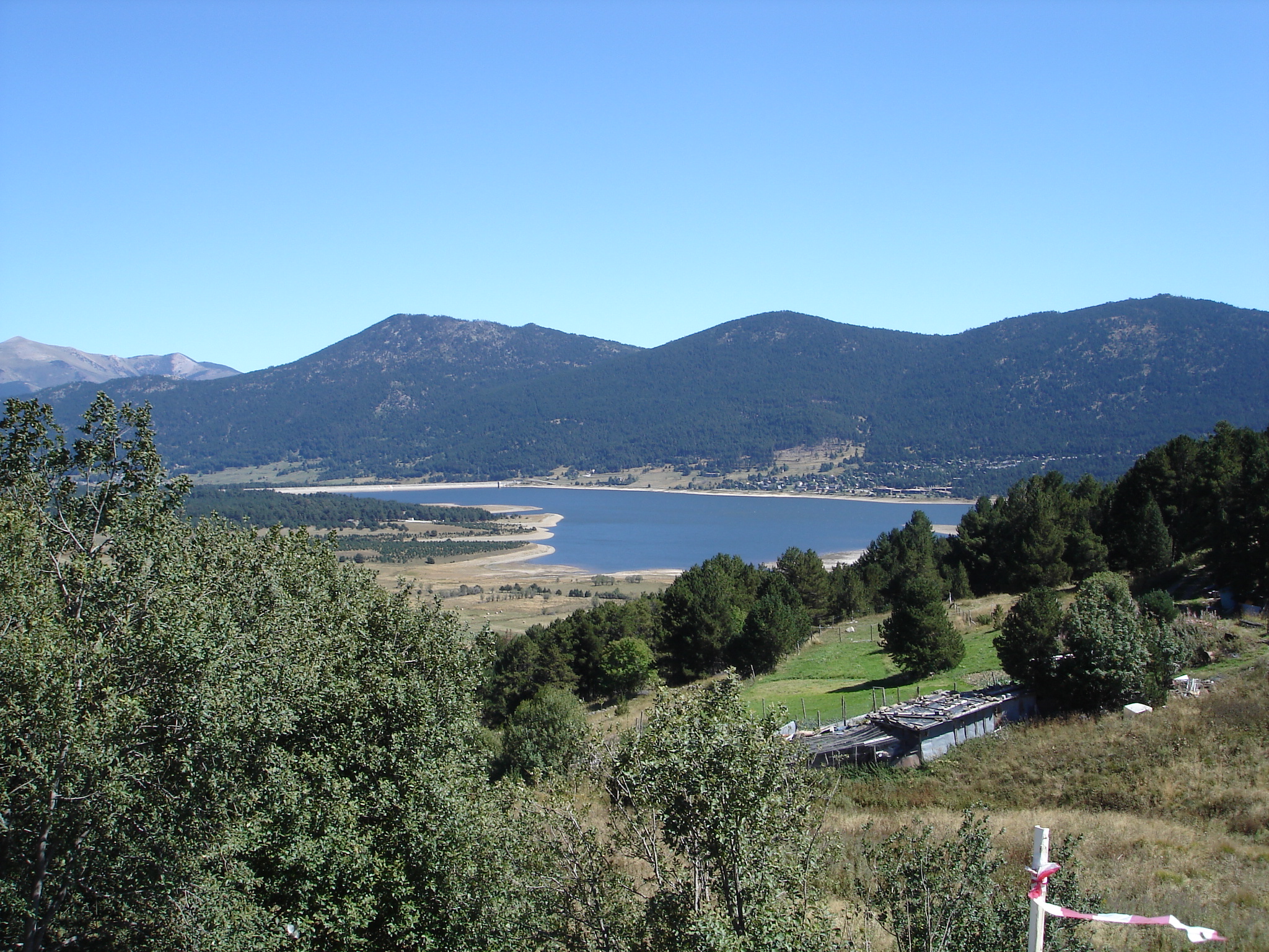 Le lac de Matemale et les paysages du Capcir