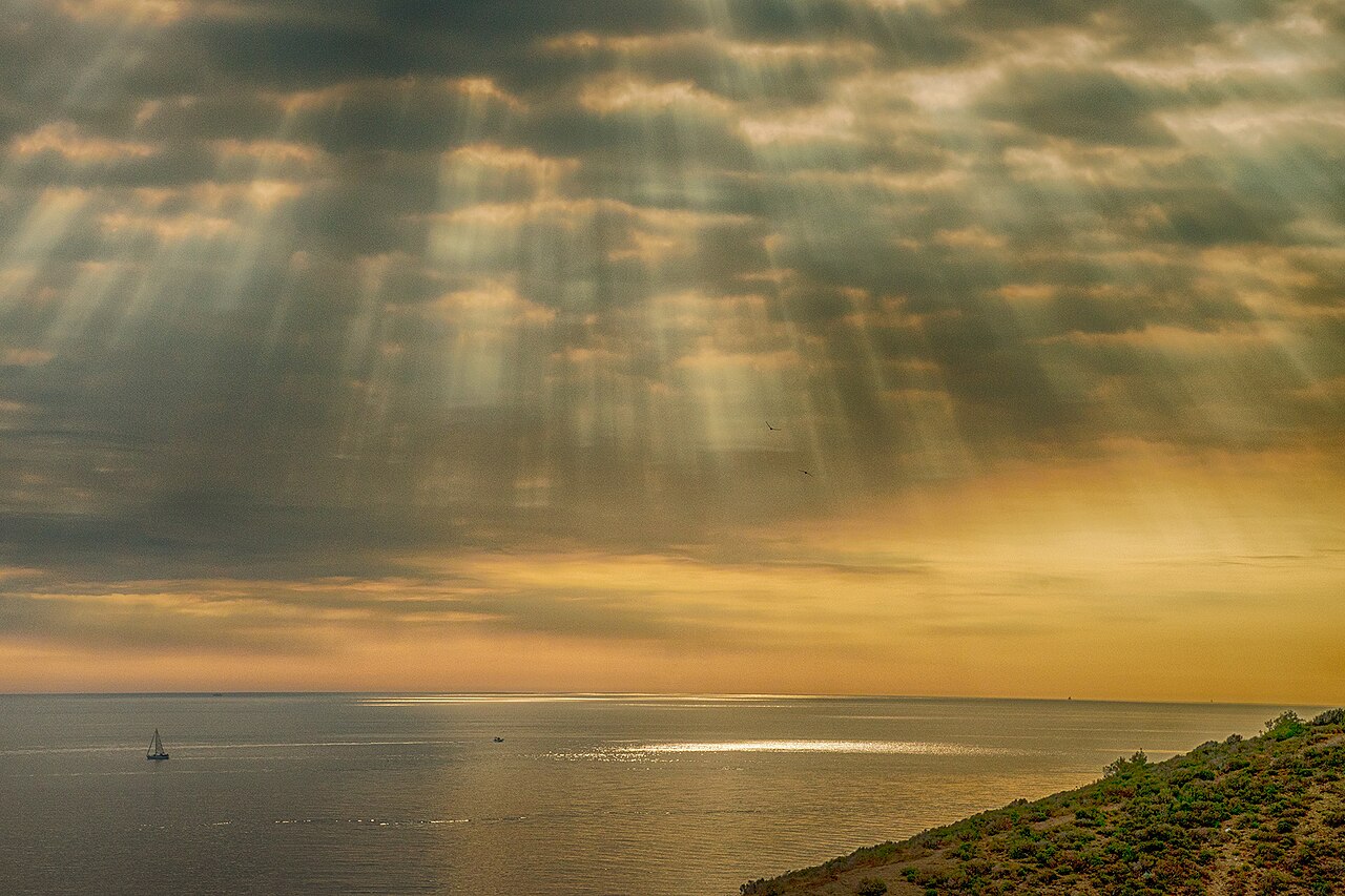 Lever de soleil sur la réserve naturelle marine de Cerbère–Banyuls