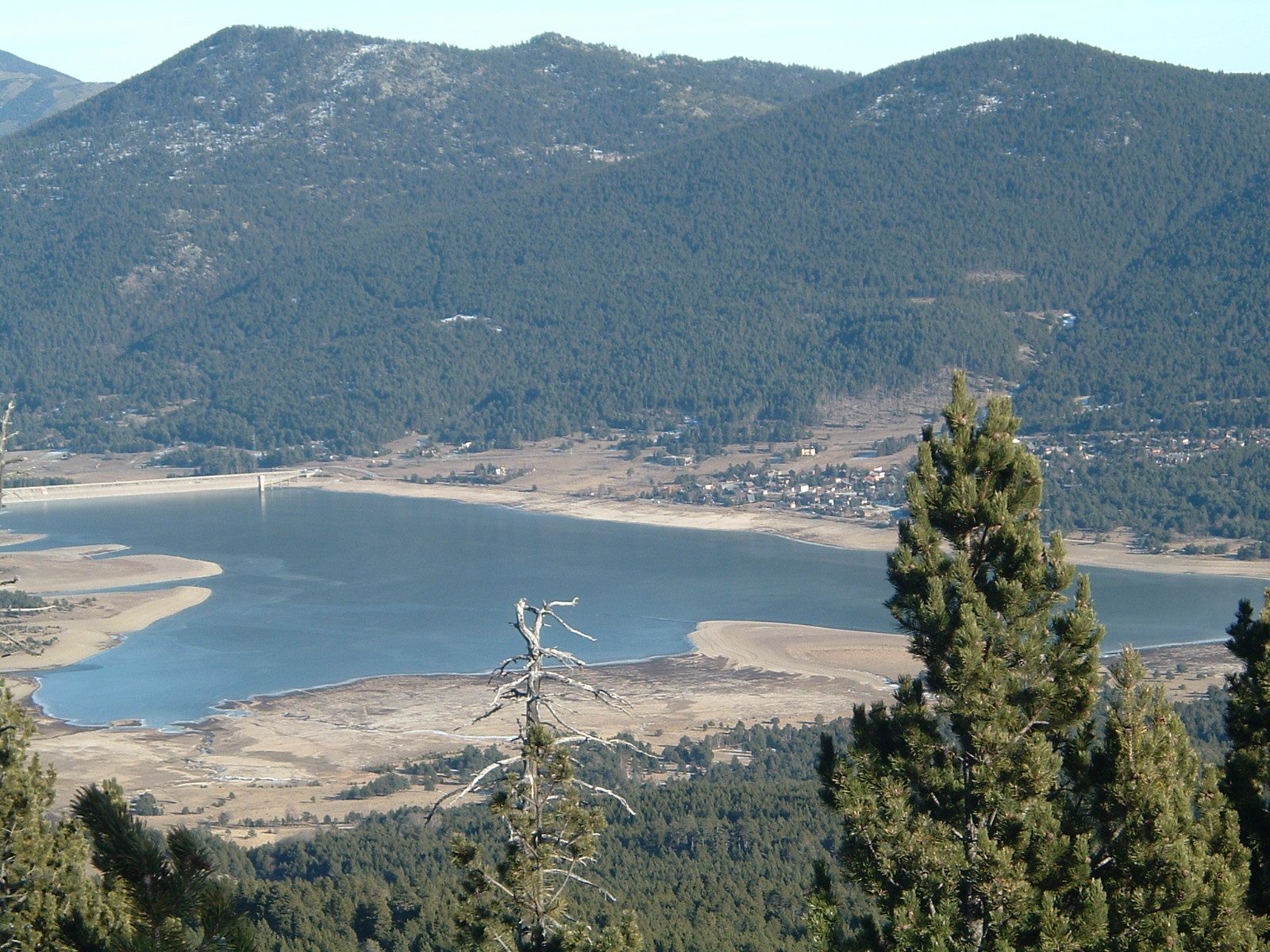 Le lac de Matemale et son environnement hivernal · médiathèque 66 & Vous.