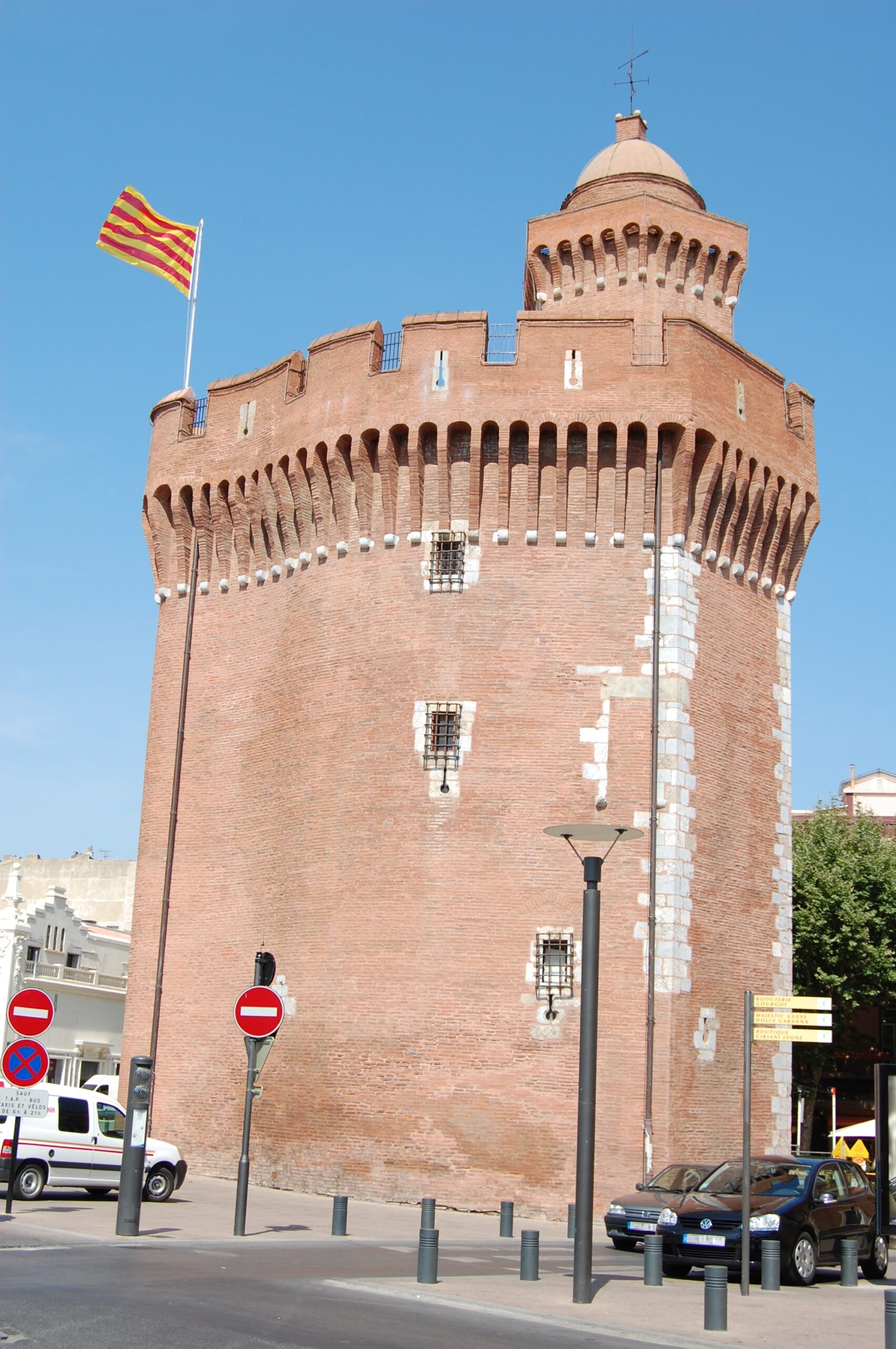 Le Castillet de Perpignan et ses tours de brique rouge
