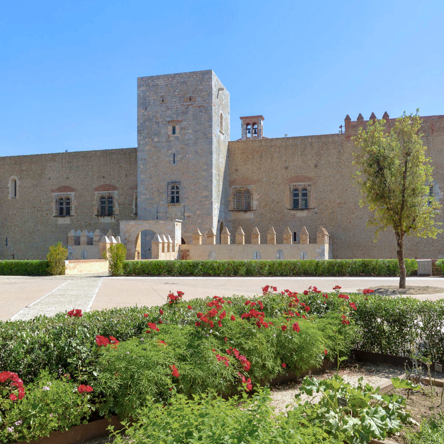Le Palais des rois de Majorque vu depuis ses jardins à Perpignan