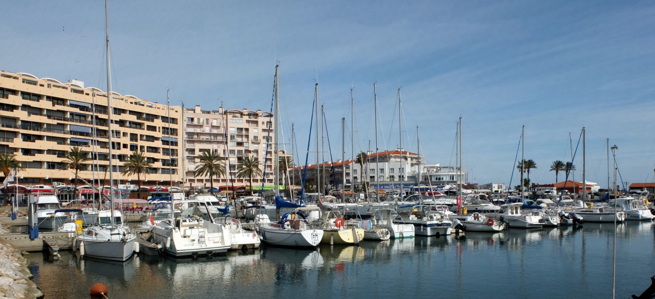 Port de Saint-Cyprien, repère maritime · Palauenc05, CC BY-SA 4.0