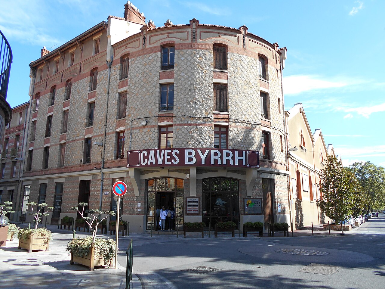 Bâtiments patrimoniaux des Caves Byrrh à Thuir